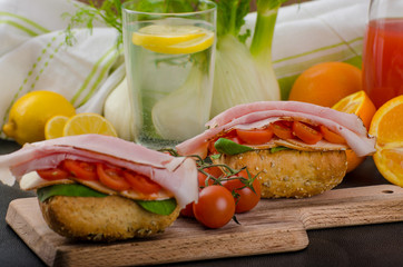 Wholemeal roll with prague ham