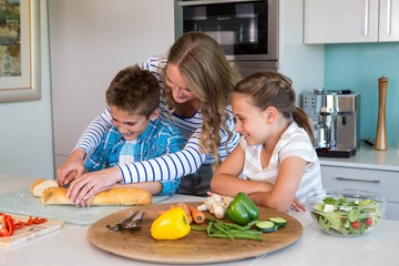 Obraz na płótnie Canvas Happy family preparing lunch together