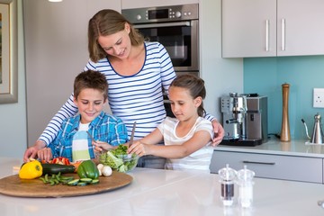Obraz na płótnie Canvas Happy family preparing lunch together