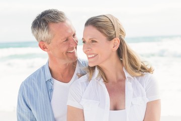 Obraz premium Happy couple smiling at each other