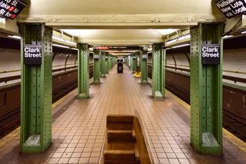 Fotobehang Metrostation Clark Street - Brooklyn, New York © demerzel21