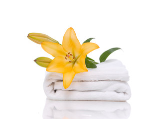 Obraz na płótnie Canvas yellow lily on stacked towel