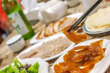 Foto auf Leinwand Eating roast duck at a Beijing roast duck restaurant © Stripped Pixel