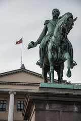 Statue vor dem Schloss in Oslo, Norwegen