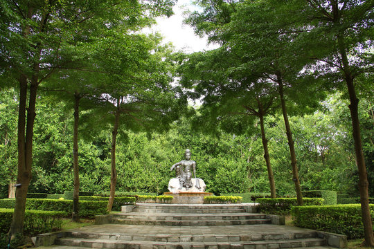 Female Goddess Chinese Buddha (Quan Yin)