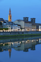 Obraz premium Arno River in Florence at night
