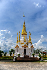 Fototapeta premium Gold and White Pagoda