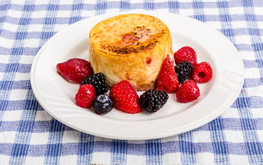Individual Cheesecake with Berries
