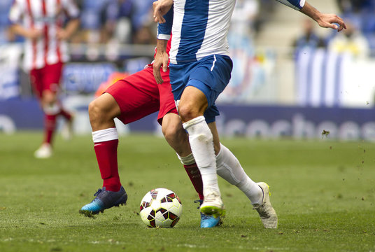 Futbol. Disputa de balon