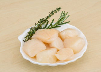 Raw scallops