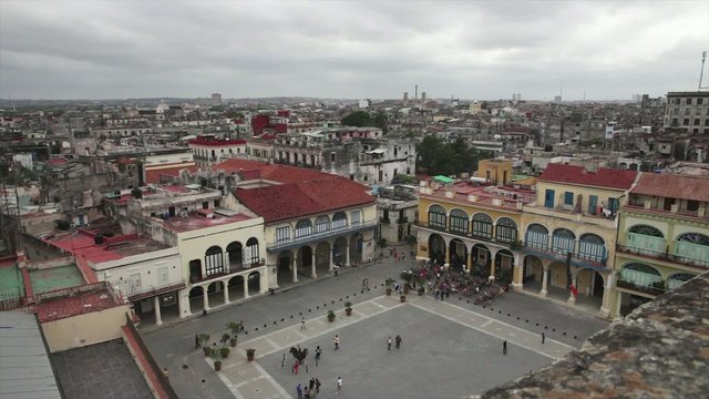 Vista general de la Plaza Vieja en La Habana Cuba