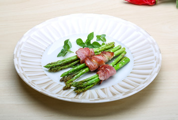 Grilled asparagus with bacon