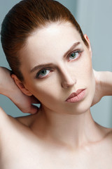 Naklejka premium Woman with beautiful face and healthy skin