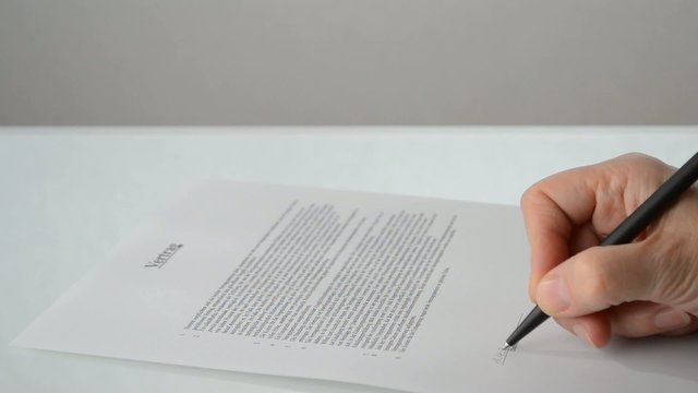 Vertrag erste Unterschrift