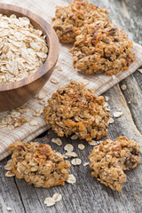 healthy oatmeal cookies, vertical