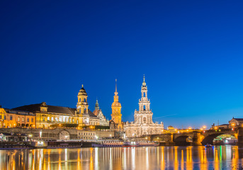 Fototapeta premium Dresden skyline at night near river