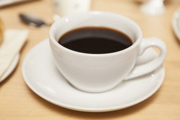 tasse mit schwarzem kaffee