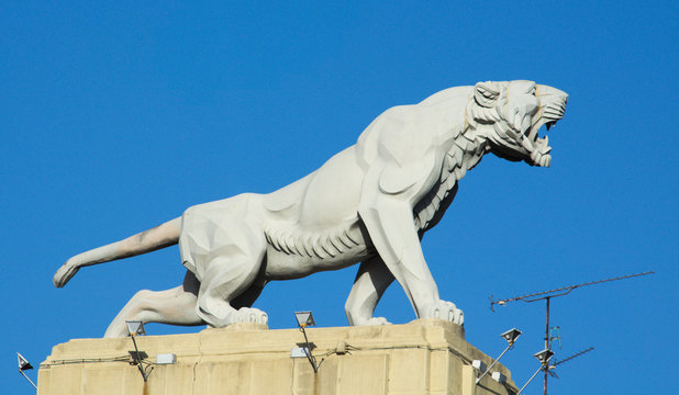 Lion statue situated on the top of skyscraper in bilbao.