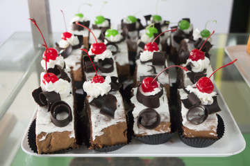 Mini-gateaux au chocolat et à la cerise