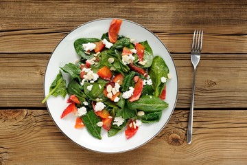 Spinach and blood oranges salad with cottage cheese and peanuts