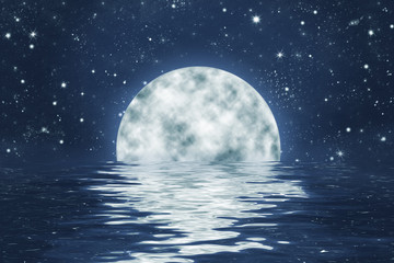 Fototapeta premium Księżyc w pełni na niebie gwiazdy z odbiciem w wodzie, tło
