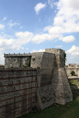 Fototapeta na wymiar Fortifications of Yedikule Fortress