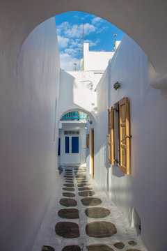 Fototapeta Mykonos streetview with blue sky, Greece