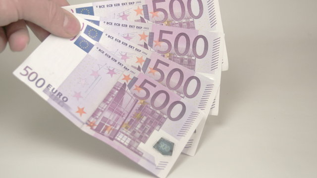 Four 500 Euro bills on the hand