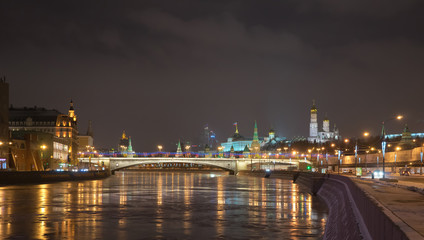Fototapeta na wymiar View on the Kremlin from Moskvoretskaya Embankment