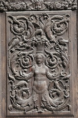 Détail de la porte de l'église Saint Martin à Paris