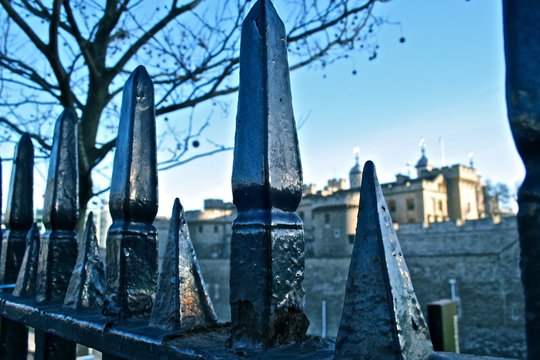 Prohibido el Paso, Verja