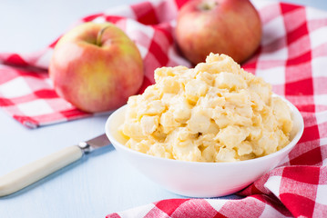 Apples with vanilla custard in a bowl