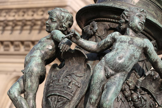 Statue de l'h&ocirc;tel de ville de Paris