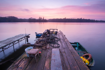 łódki w przystani wędkarskiej © Mike Mareen
