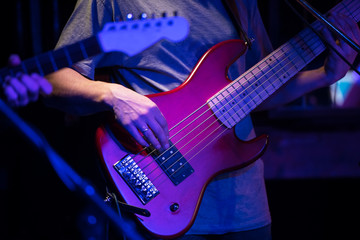 Obraz na płótnie Canvas bass guitar in concert