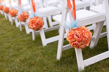 Beautiful Wedding Flower Arrangements Along the Aisle