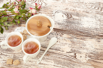 tea with sugar cubes on wooden