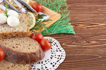sardines on slice bread