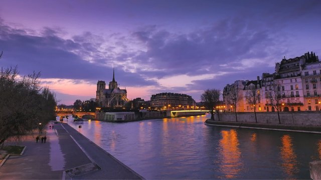 Sunset at Cathedral Notre dame de Paris-Time Lapse