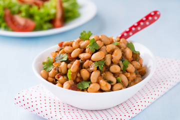 Stewed white beans in tomato sauce