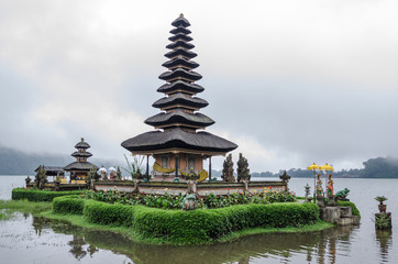 Fototapeta na wymiar Ulun Danu Temple, Bali, Indonesia