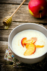 porridge with caramel apples