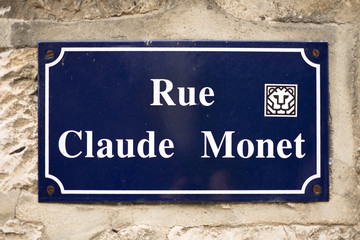 Fototapeta premium Plaque de la rue Claude Monet à Giverny (Eure, France)