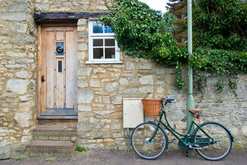 Fototapeta na wymiar English front cottage with bicycle