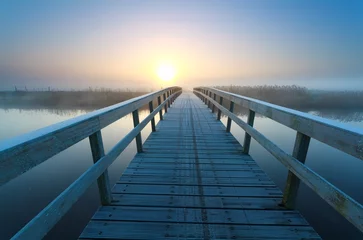 Foto auf Acrylglas Brücken Brücke zur Sonnenaufgangssonne