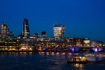 Obraz premium London skyline view from millennium bridge at sunset