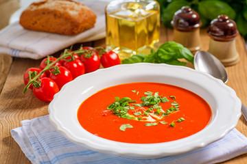 Tomatensuppe im Teller 1