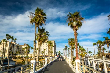 Zelfklevend Fotobehang Walkway to the pier, in Oceanside, California. © jonbilous