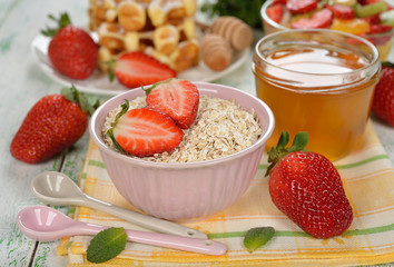 Muesli with strawberries