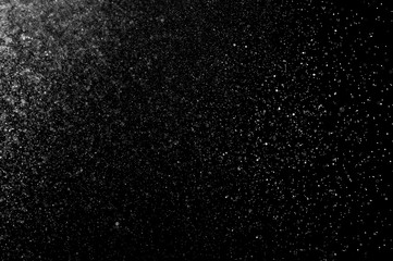 Obraz premium Water spray splash with droplets on black background